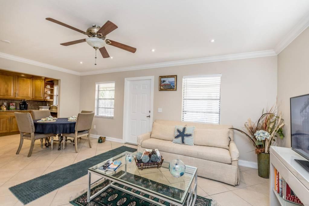 Villa Ocean Vacation Breeze Lantana Esterno foto