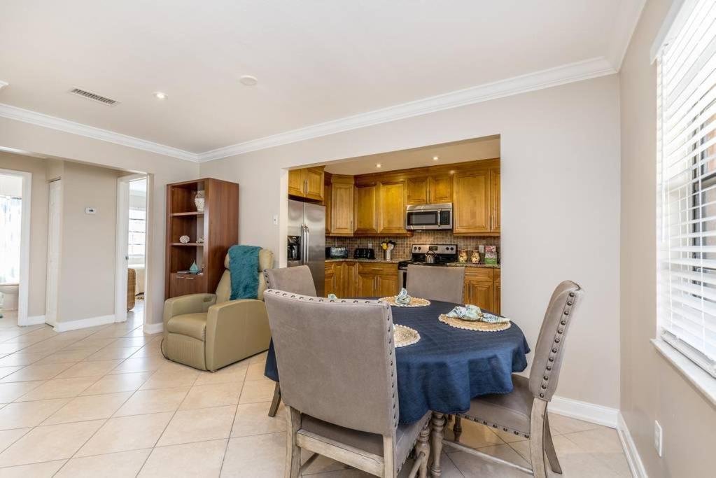 Villa Ocean Vacation Breeze Lantana Esterno foto