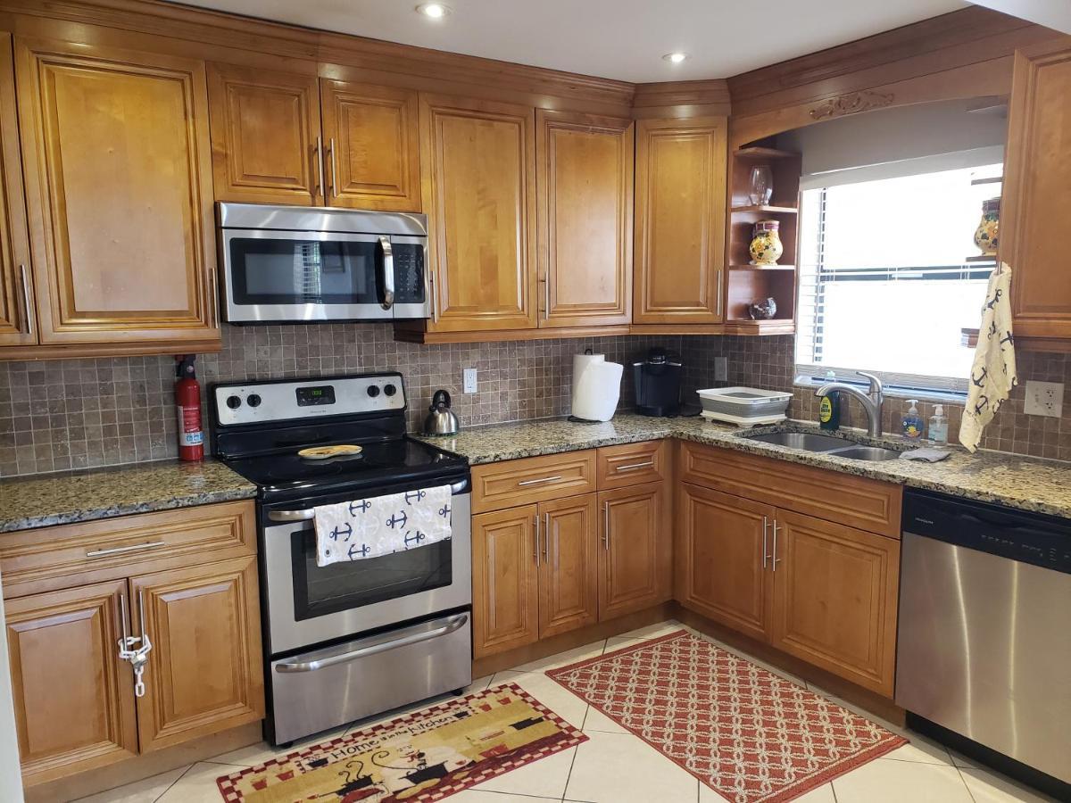 Villa Ocean Vacation Breeze Lantana Esterno foto
