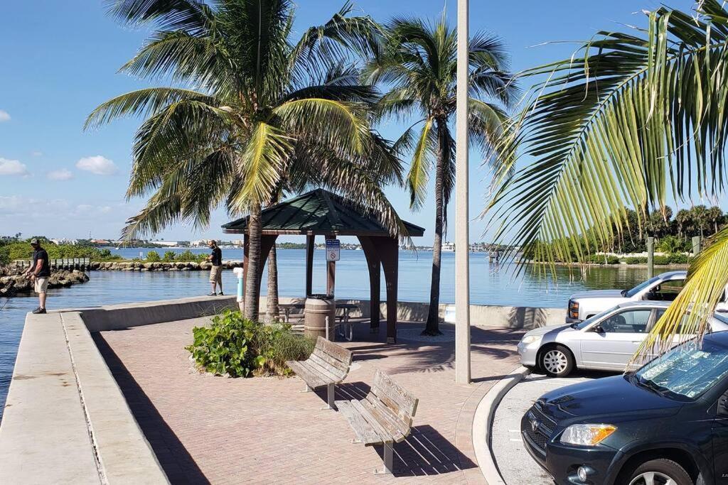 Villa Ocean Vacation Breeze Lantana Esterno foto